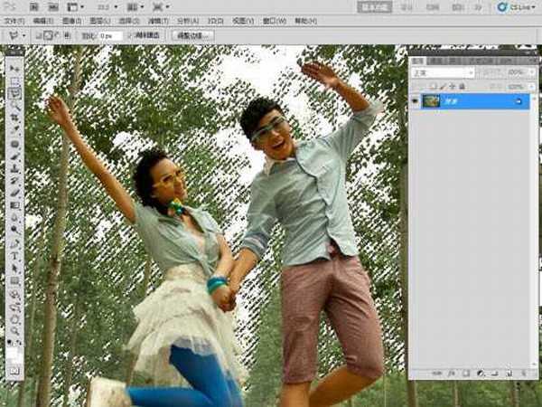 Photoshop将泛白的树林人物图片调制出蓝色天空效果